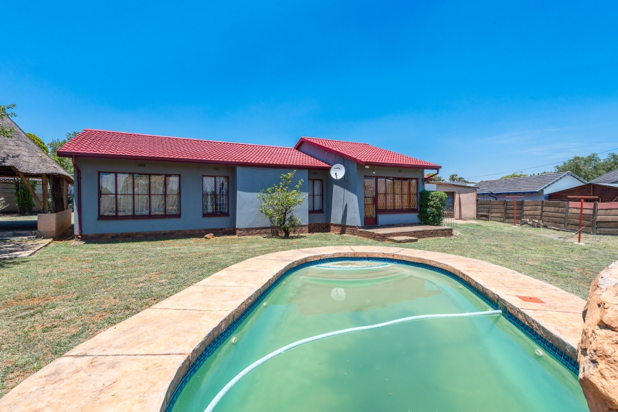 3 Bedroom Property for Sale in Brackendowns Gauteng