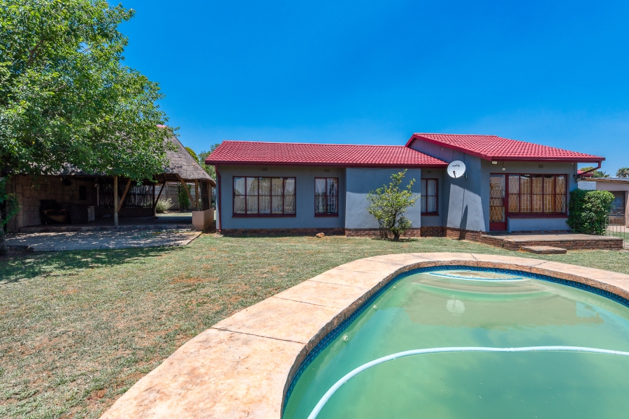 3 Bedroom Property for Sale in Brackendowns Gauteng