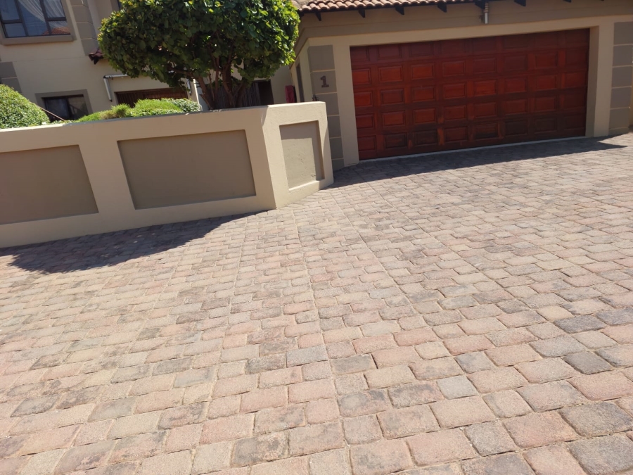 3 Bedroom Property for Sale in Sonneveld Gauteng