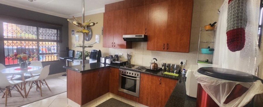 3 Bedroom Property for Sale in Sonneveld Gauteng