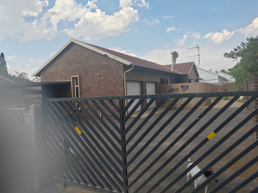 5 Bedroom Property for Sale in Norkem Park Gauteng