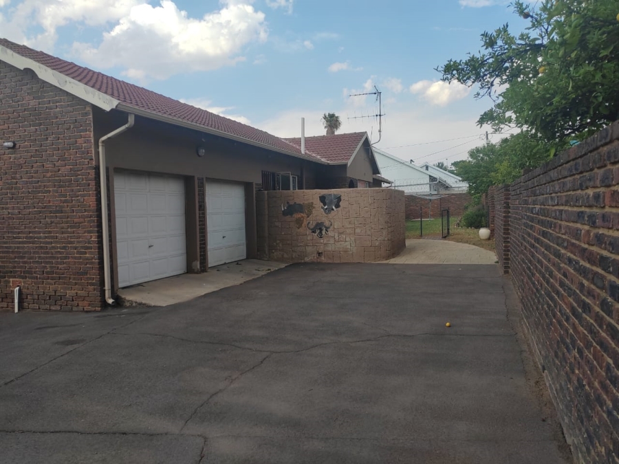 5 Bedroom Property for Sale in Norkem Park Gauteng