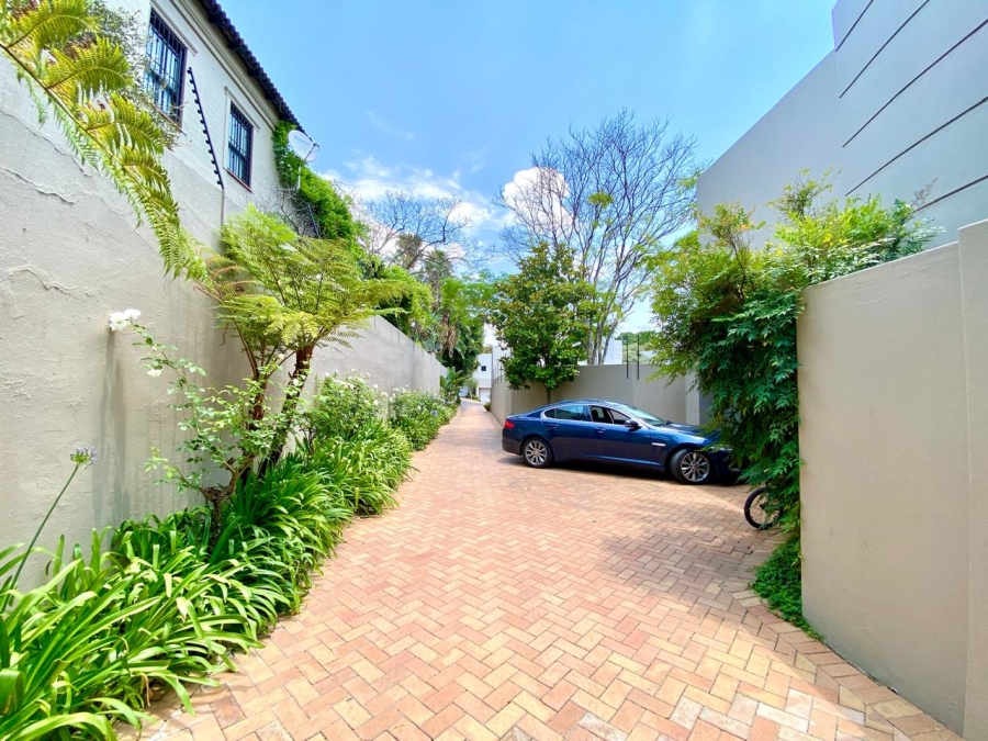 To Let 4 Bedroom Property for Rent in Sandhurst Gauteng