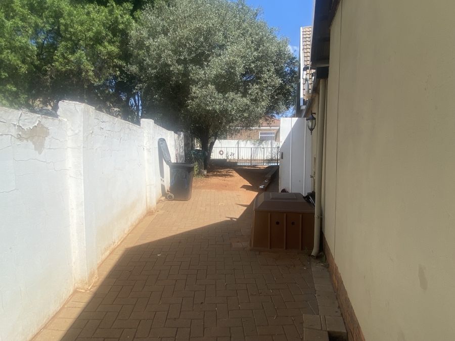 To Let 3 Bedroom Property for Rent in Equestria Gauteng