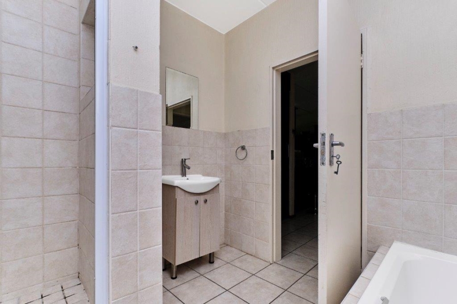 2 Bedroom Property for Sale in North Riding Gauteng