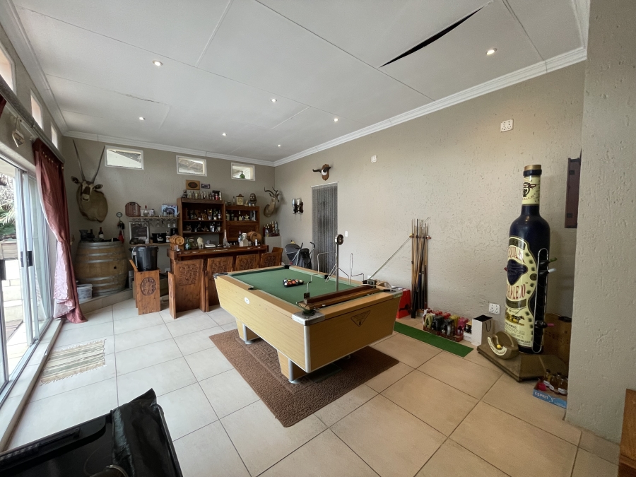 6 Bedroom Property for Sale in Farrarmere Gauteng