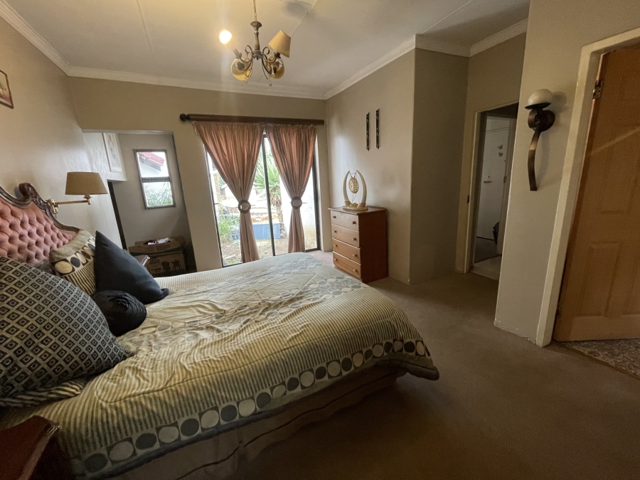 6 Bedroom Property for Sale in Farrarmere Gauteng