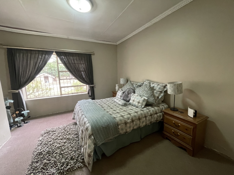 6 Bedroom Property for Sale in Farrarmere Gauteng