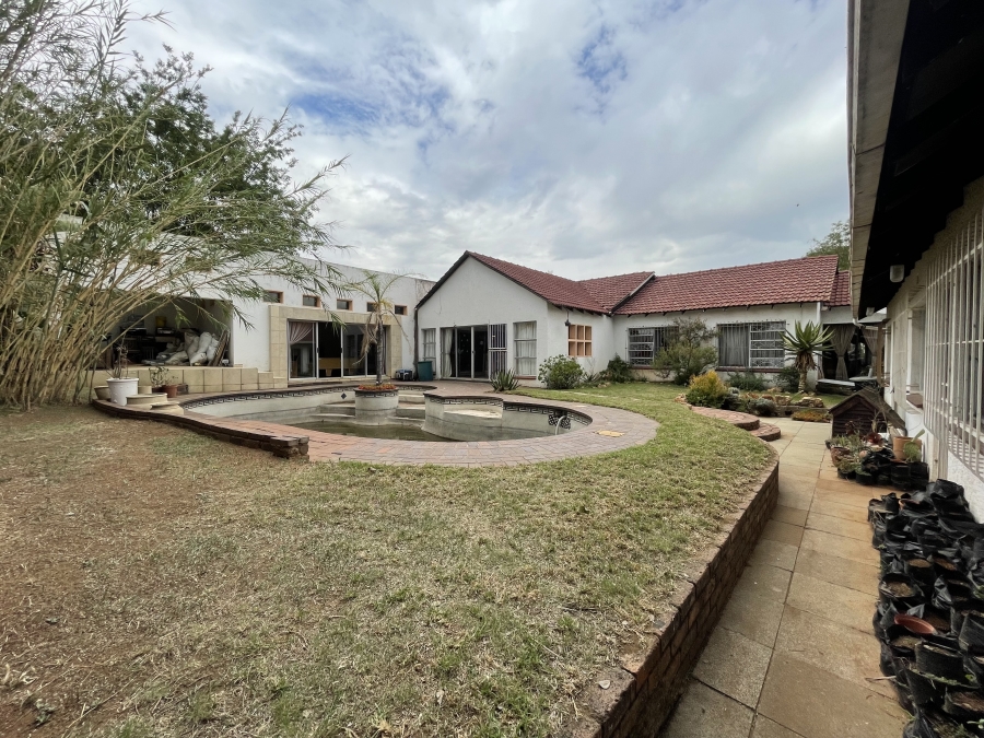 6 Bedroom Property for Sale in Farrarmere Gauteng