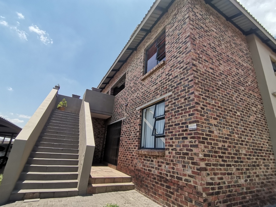 2 Bedroom Property for Sale in Albertsdal Gauteng