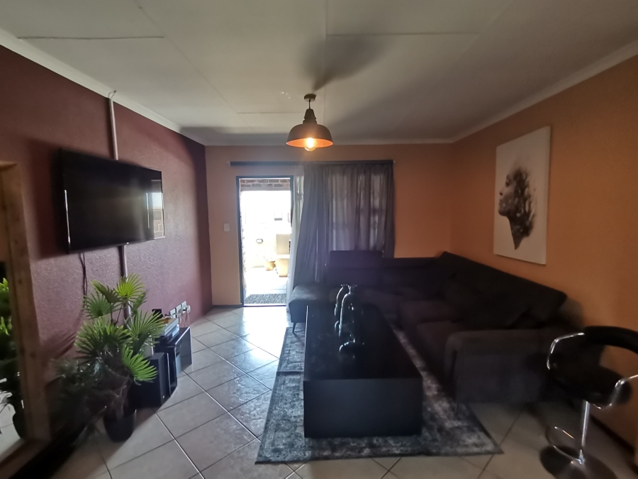 2 Bedroom Property for Sale in Albertsdal Gauteng