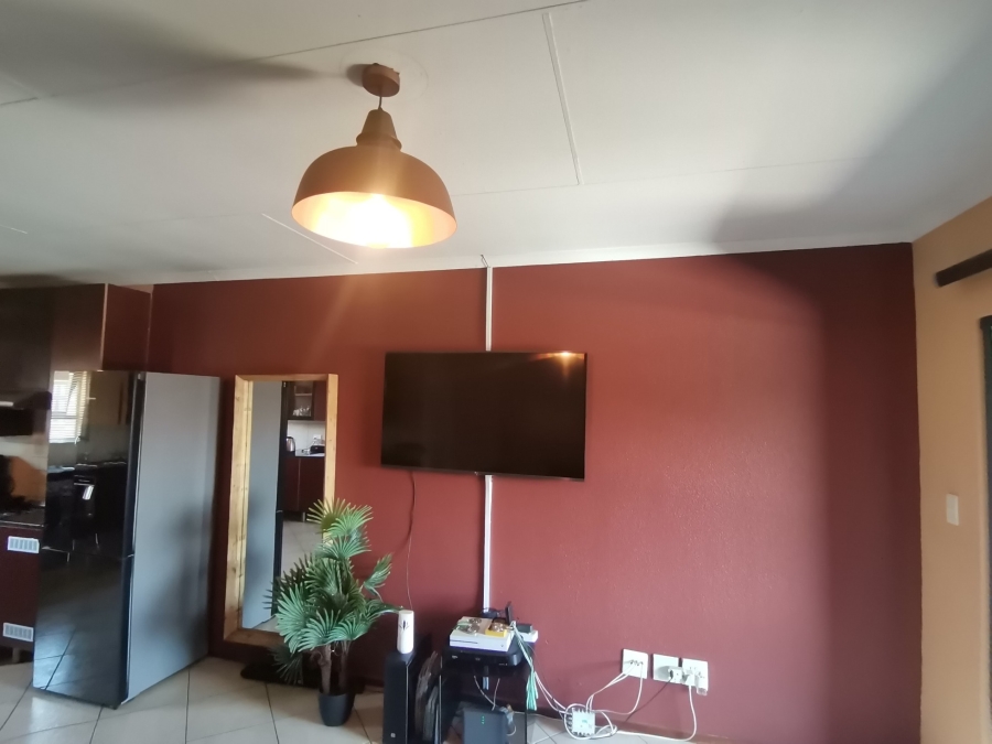 2 Bedroom Property for Sale in Albertsdal Gauteng