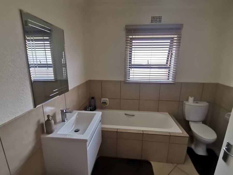 2 Bedroom Property for Sale in Albertsdal Gauteng