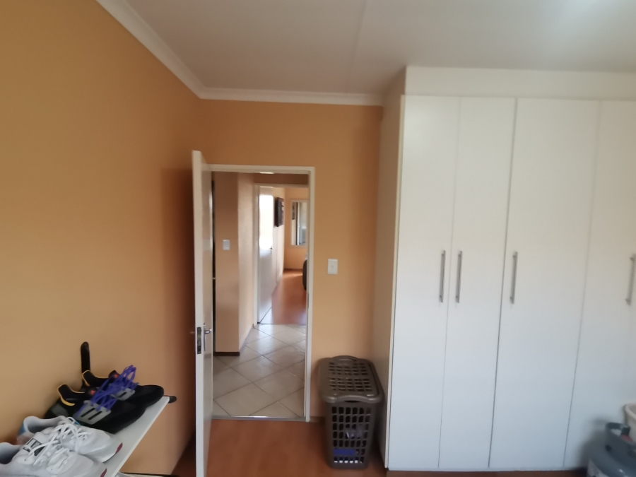 2 Bedroom Property for Sale in Albertsdal Gauteng