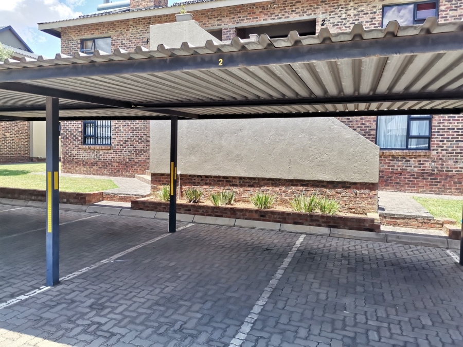 2 Bedroom Property for Sale in Albertsdal Gauteng