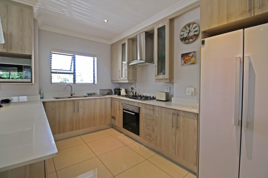 To Let 2 Bedroom Property for Rent in Bryanston Gauteng