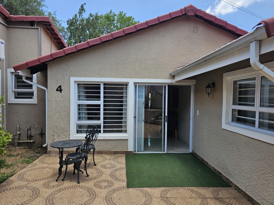 To Let 1 Bedroom Property for Rent in Hurlingham Manor Gauteng