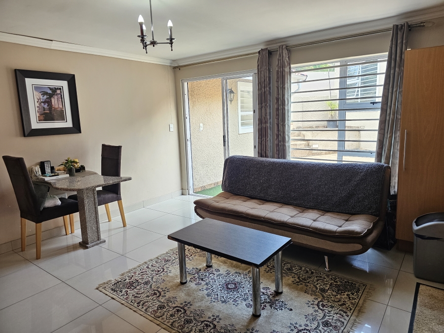 To Let 1 Bedroom Property for Rent in Hurlingham Manor Gauteng