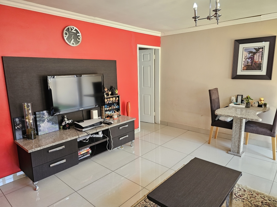 To Let 1 Bedroom Property for Rent in Hurlingham Manor Gauteng