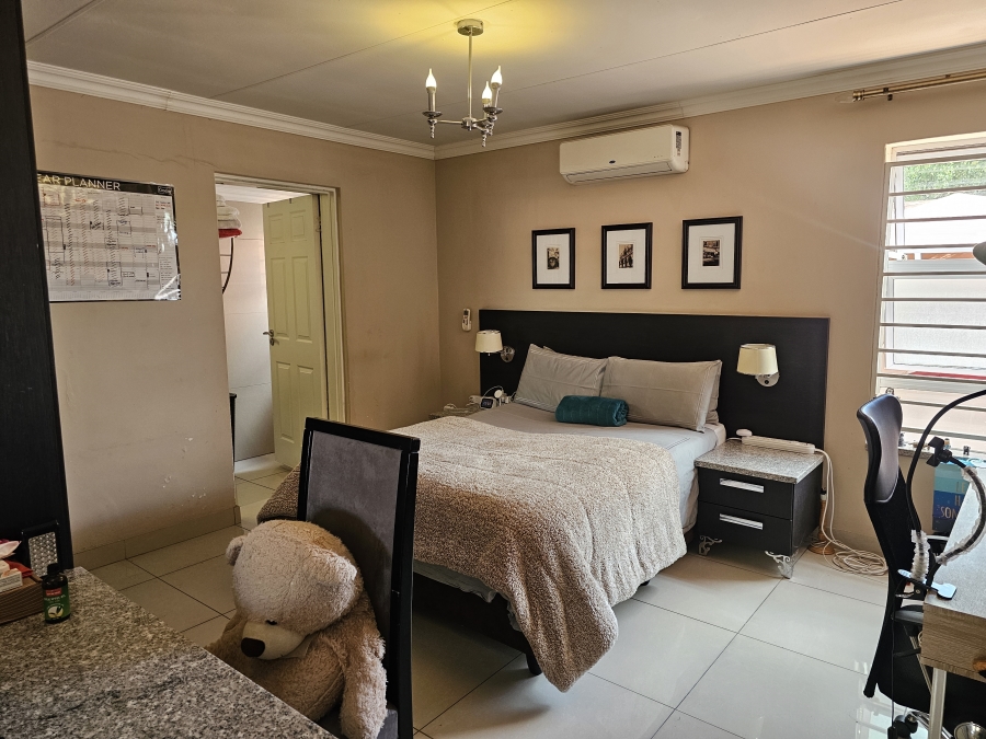 To Let 1 Bedroom Property for Rent in Hurlingham Manor Gauteng