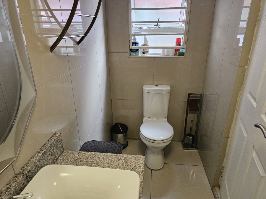 To Let 1 Bedroom Property for Rent in Hurlingham Manor Gauteng