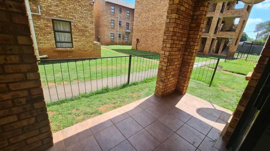 To Let 2 Bedroom Property for Rent in Princess A H Gauteng