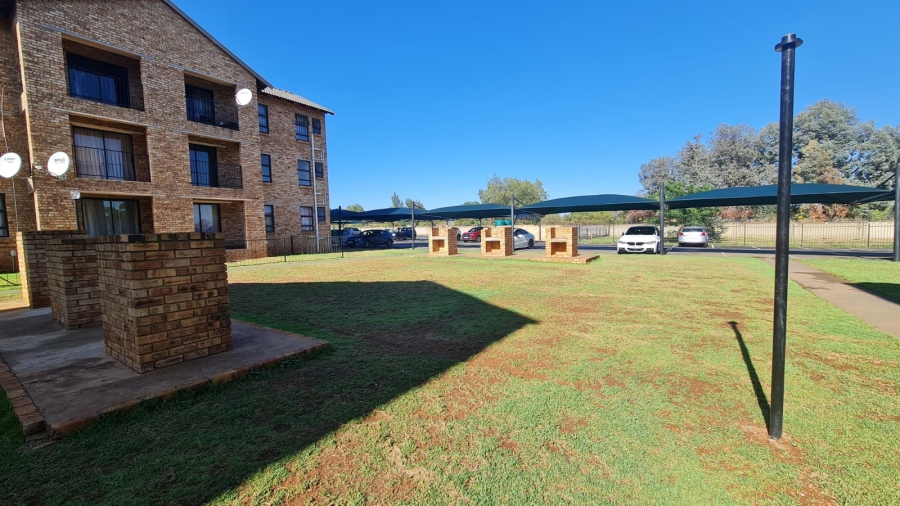 To Let 2 Bedroom Property for Rent in Princess A H Gauteng