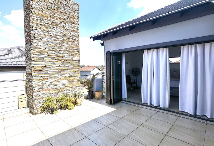 6 Bedroom Property for Sale in Blue Valley Golf Estate Gauteng