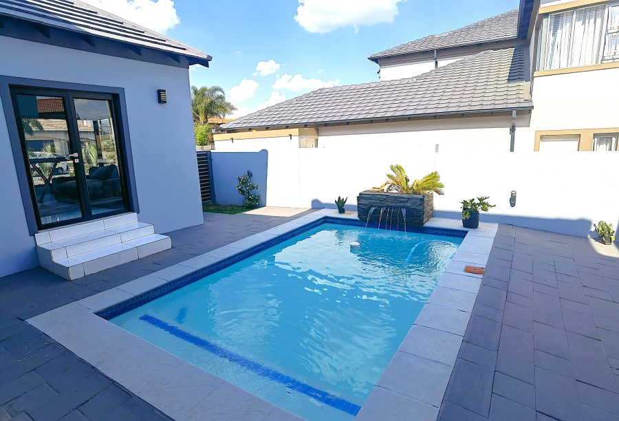 6 Bedroom Property for Sale in Blue Valley Golf Estate Gauteng