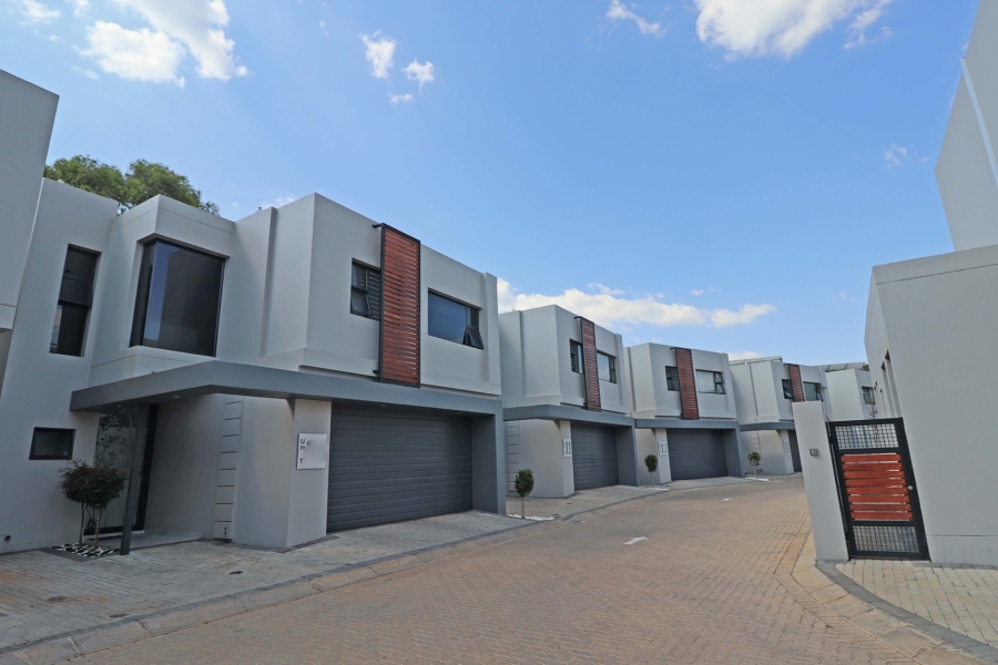 To Let 3 Bedroom Property for Rent in Bryanston Gauteng