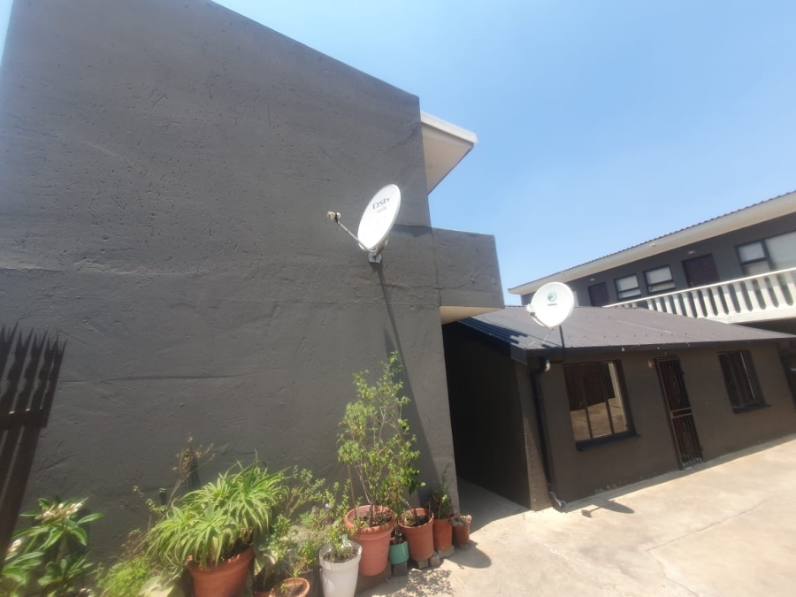 2 Bedroom Property for Sale in Bram Fischerville Gauteng