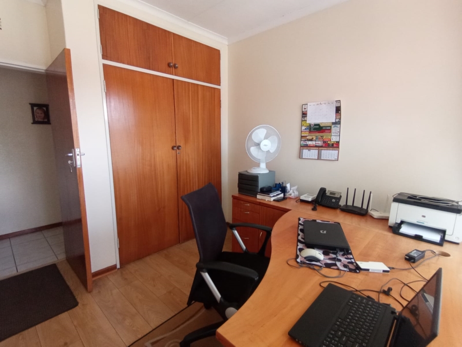 4 Bedroom Property for Sale in Three Rivers East Gauteng