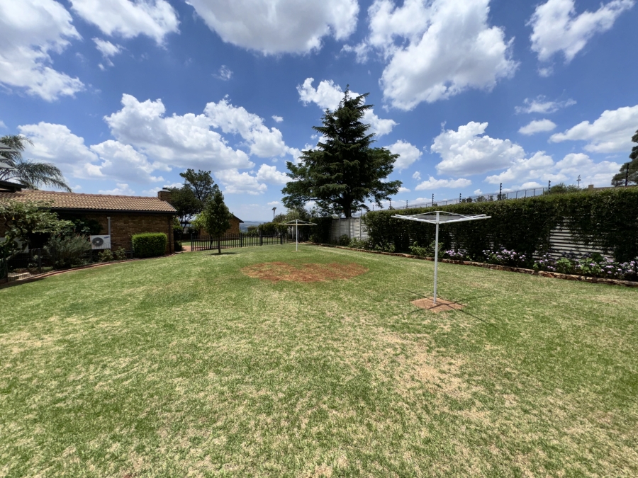 5 Bedroom Property for Sale in Protea Ridge Gauteng