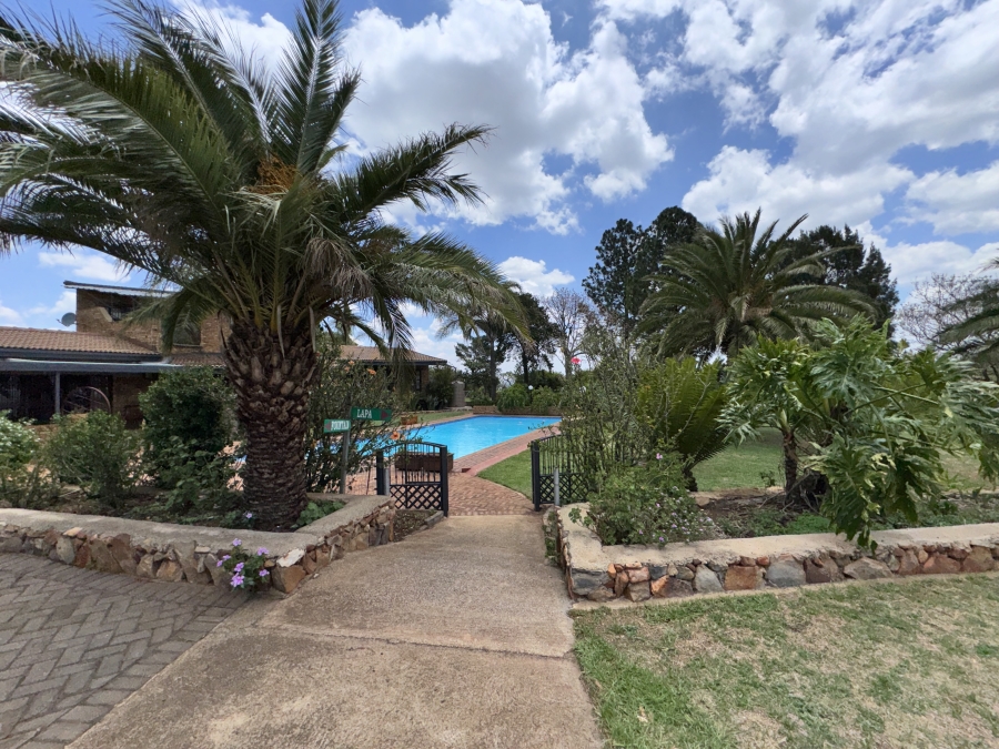 5 Bedroom Property for Sale in Protea Ridge Gauteng