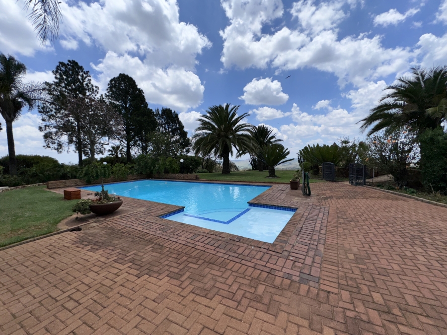 5 Bedroom Property for Sale in Protea Ridge Gauteng