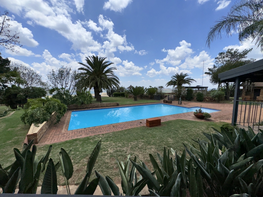 5 Bedroom Property for Sale in Protea Ridge Gauteng