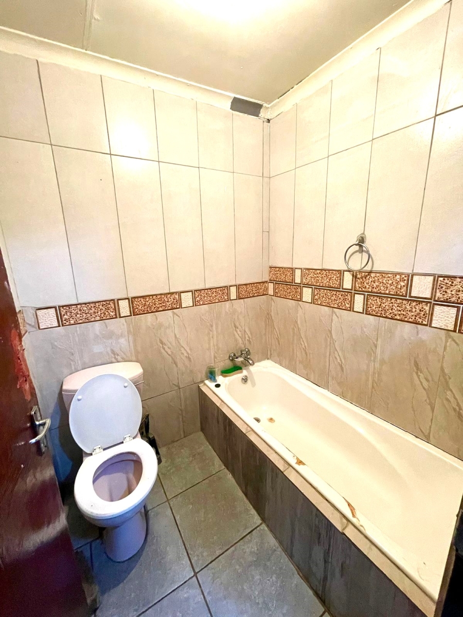 4 Bedroom Property for Sale in Vosloorus Ext 25 Gauteng