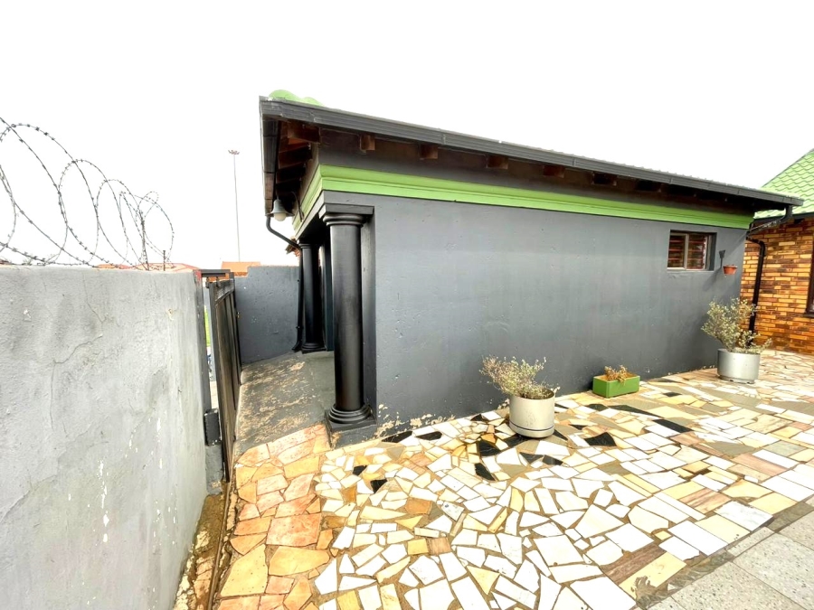 4 Bedroom Property for Sale in Vosloorus Ext 25 Gauteng