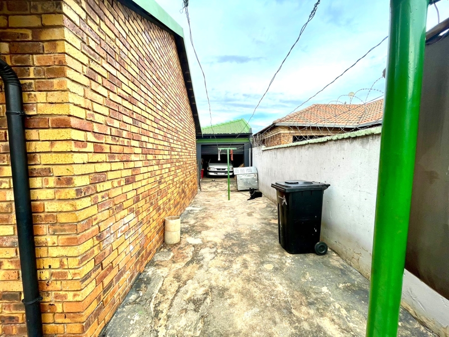 4 Bedroom Property for Sale in Vosloorus Ext 25 Gauteng