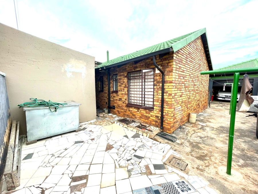 4 Bedroom Property for Sale in Vosloorus Ext 25 Gauteng