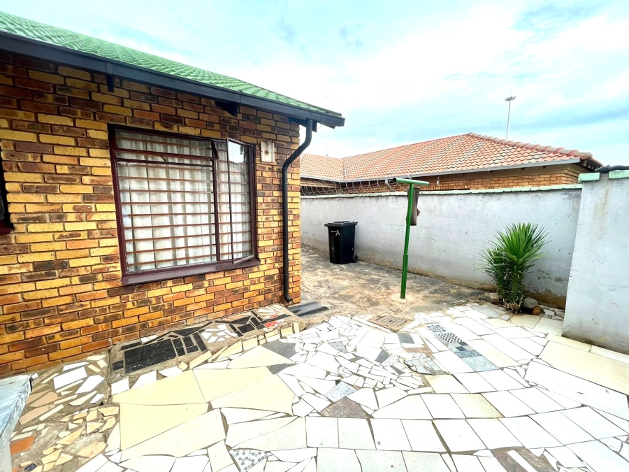 4 Bedroom Property for Sale in Vosloorus Ext 25 Gauteng