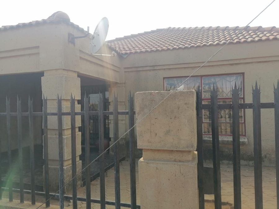 2 Bedroom Property for Sale in Polokong Gauteng