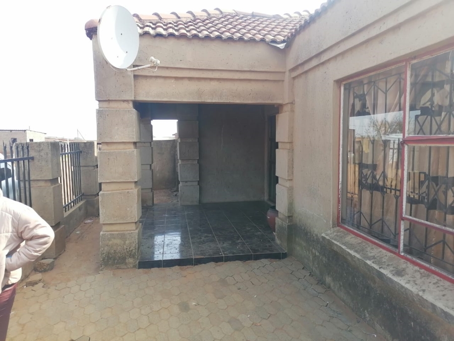 2 Bedroom Property for Sale in Polokong Gauteng