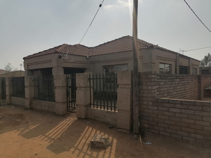 2 Bedroom Property for Sale in Polokong Gauteng