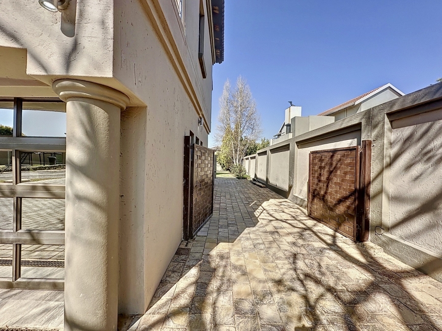 To Let 6 Bedroom Property for Rent in Silverwoods Country Estate Gauteng