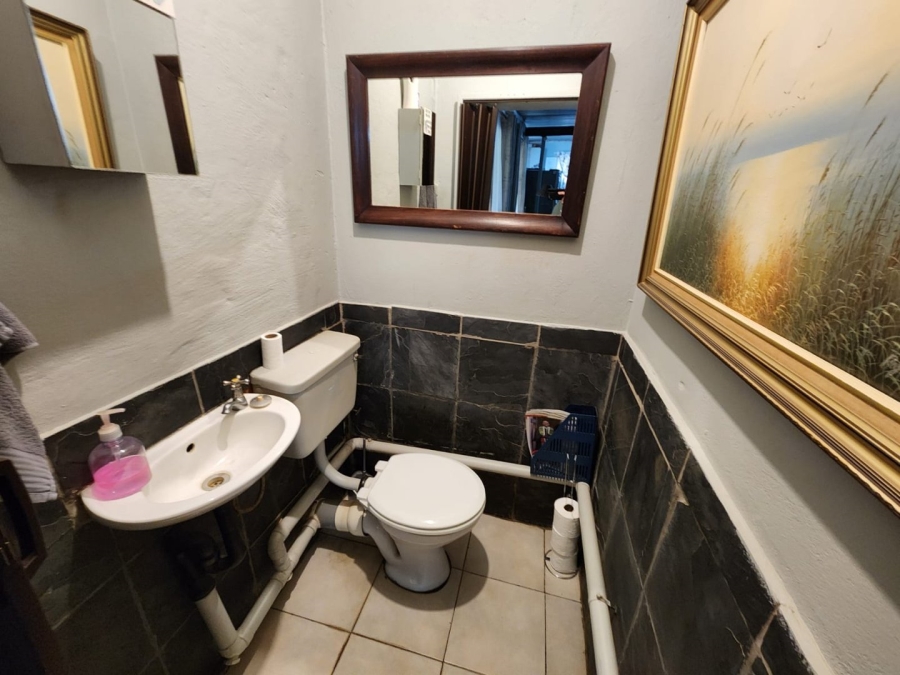 5 Bedroom Property for Sale in Pretoria North Gauteng