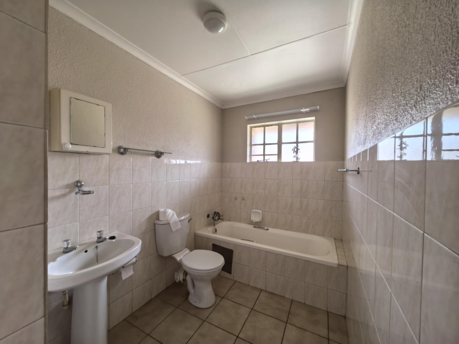 To Let 2 Bedroom Property for Rent in Magalieskruin Gauteng