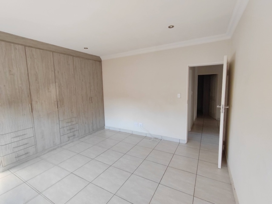 To Let 5 Bedroom Property for Rent in Montana Gauteng