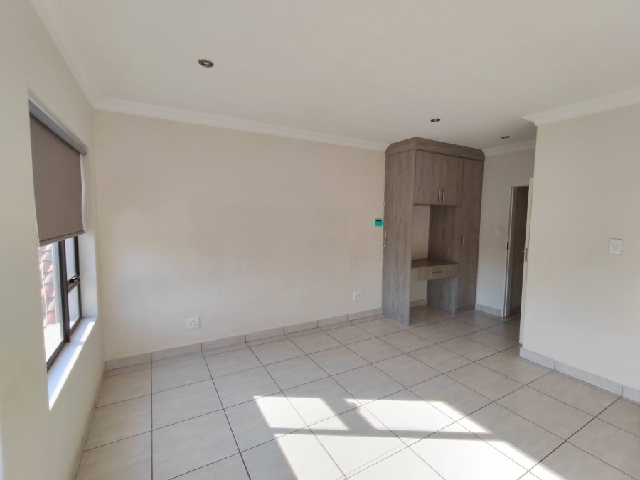 To Let 5 Bedroom Property for Rent in Montana Gauteng