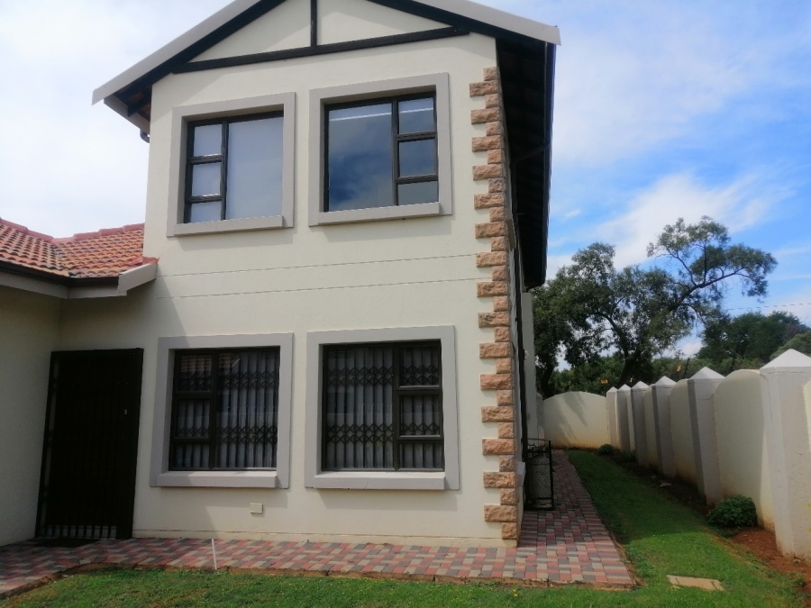 To Let 5 Bedroom Property for Rent in Montana Gauteng